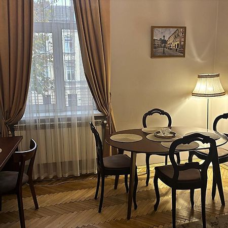 Glorious Apartment Near The Old City Lviv Ngoại thất bức ảnh